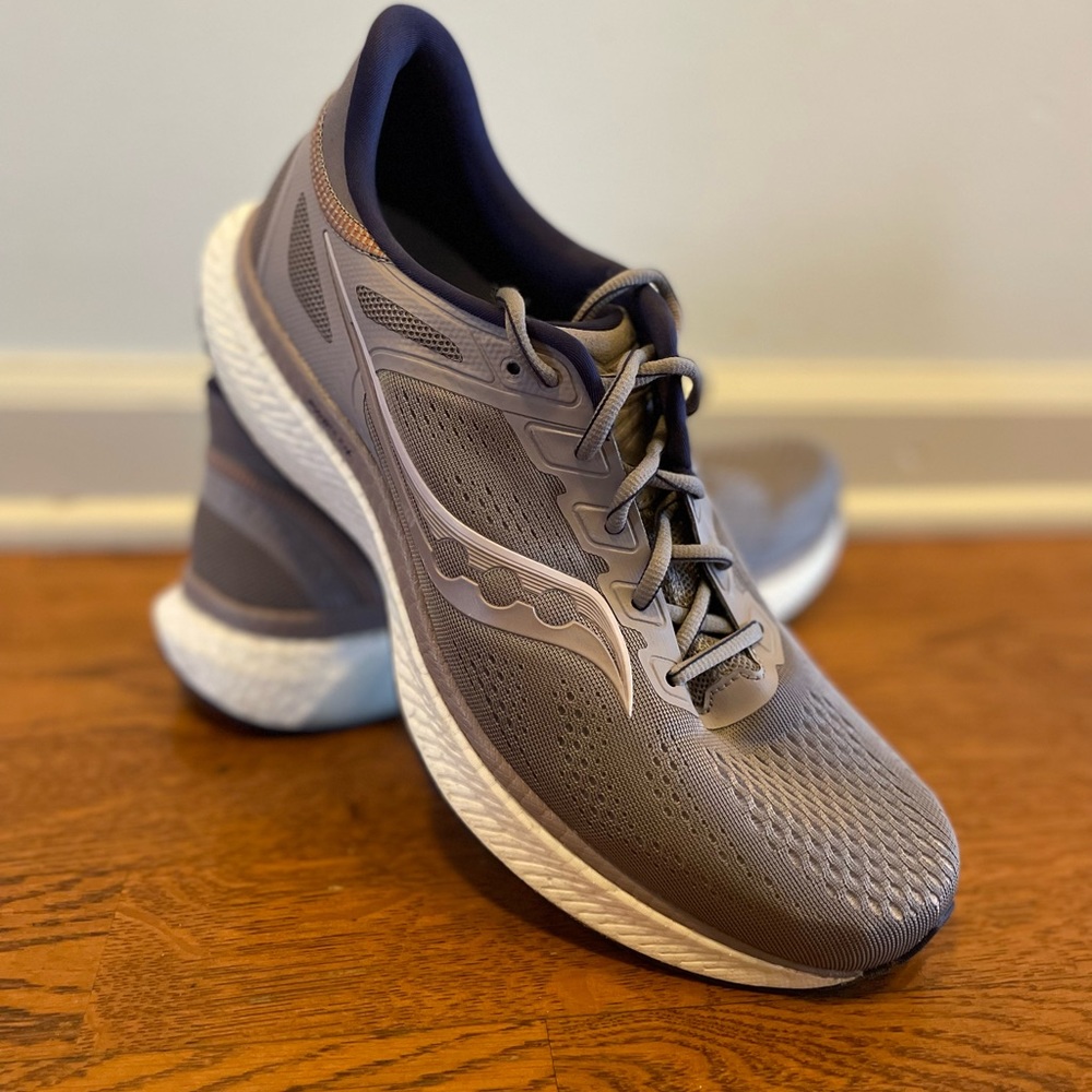 Saucony Hurricane 23